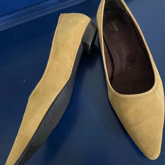 Bass Suede Camel Tone Color  Flats Size 8 1/2 - Picture 2 of 3